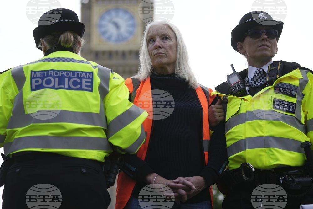 Екоактивисти, опитали се миналата година да напръскат с боя самолета на поп звездата Тейлър Суифт, няма да влязат в затвора