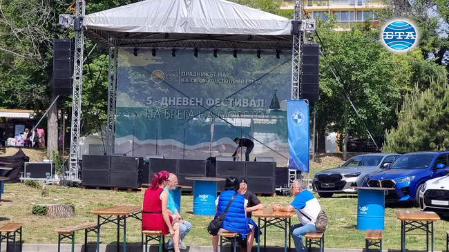 Митрополит Йоан отслужи литургия и водосвет за празника на светите равноапостоли Константин и Елена