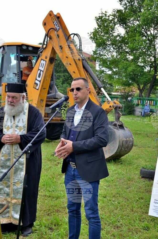 Със символична първа копка започна изграждането на модерен парк в Чирпан