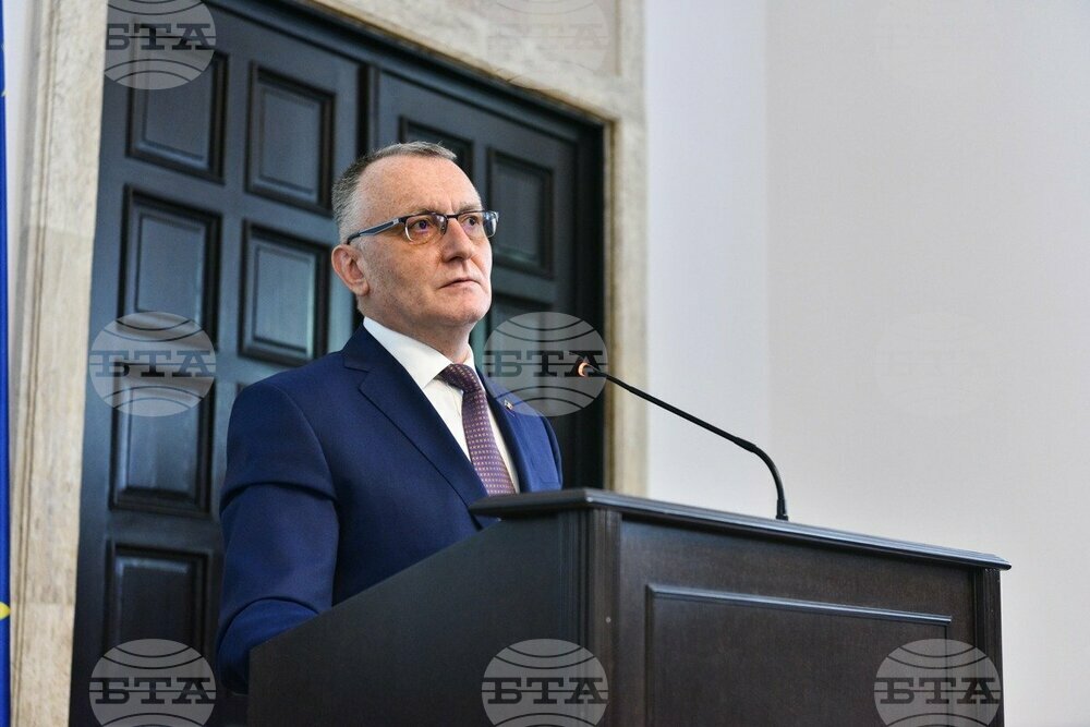 Министърът на образованието на Румъния подаде оставка след обвинения в плагиатство