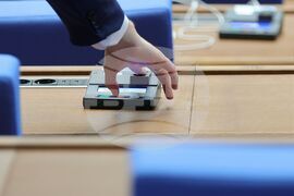 Парламент - извънредно заседание