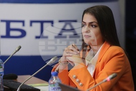 Национален пресклуб на БТА - пресконференция - парламентарни избори - ромска общност - проучване