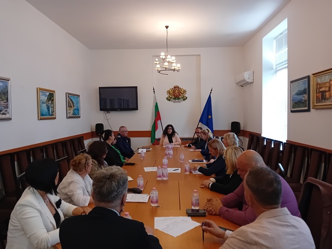 ОА Варна: Представители на туристическия бизнес дискутираха с областния управител актуални въпроси, свързани с летния туристически сезон