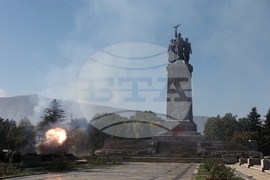 Президент на Азербайджан - посрещане - салют