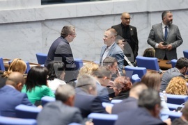 Парламент - извънредно заседание