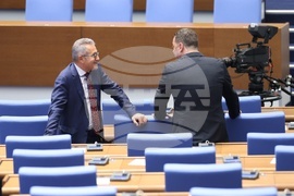 Парламент - извънредно заседание