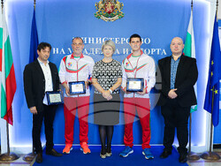 Министър Лечева награди спортисти за постигнатите успехи