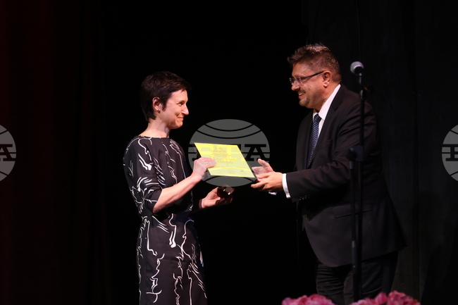 Музикален театър - „Златно перо“