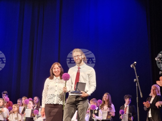 Общо 60 ученици и ученически колективи са номинирани за награда "Млада Загора" за 2025 година