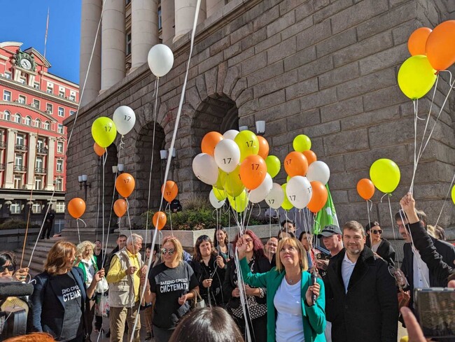 Мая Манолова: В неделя изборът е между мира и войната!  