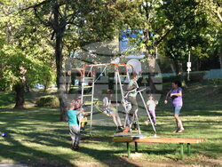 Обновена е градинката в ловешкия квартал „Кольо Фичето“