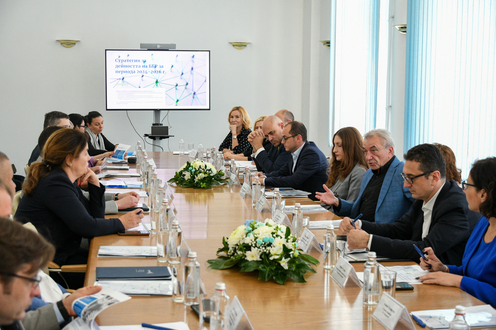 МИР: Министър Росен Карадимов представи за обсъждане проекта на стратегия на Българската банка за развитие