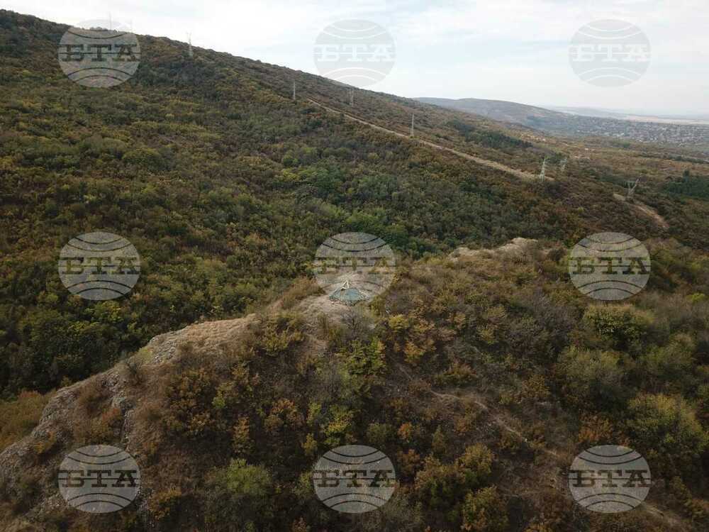 В сезона на божурите крепостта „Ряховец“ край Горна Оряховица отваря врати за посетители