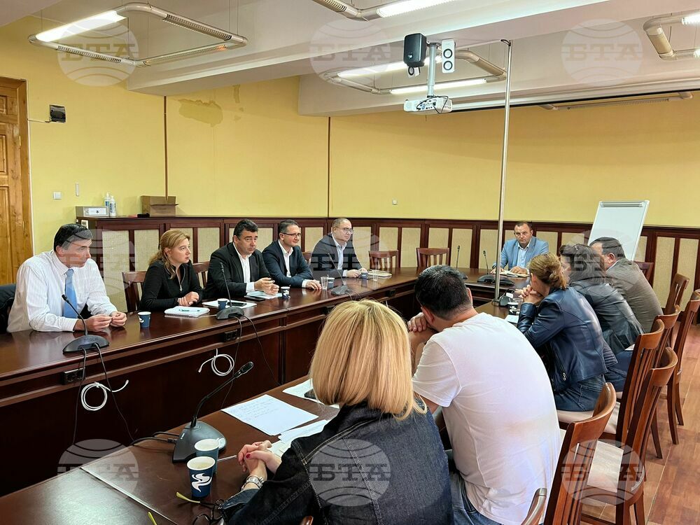 Мерките за разширяване на броя на застрахованите земеделски производители бяха обсъдени на среща