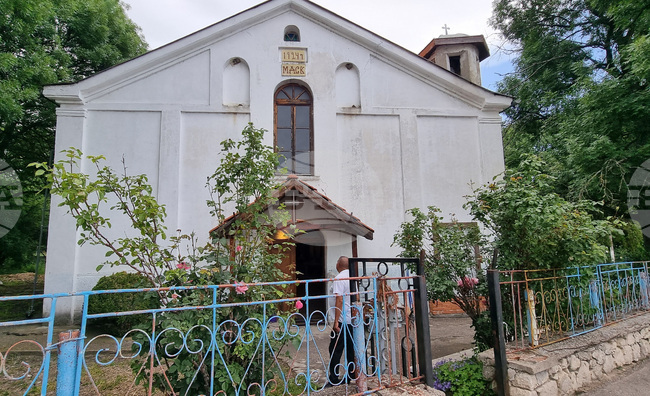 Село Стамболийски - православен храм "Света Неделя" - ремонт