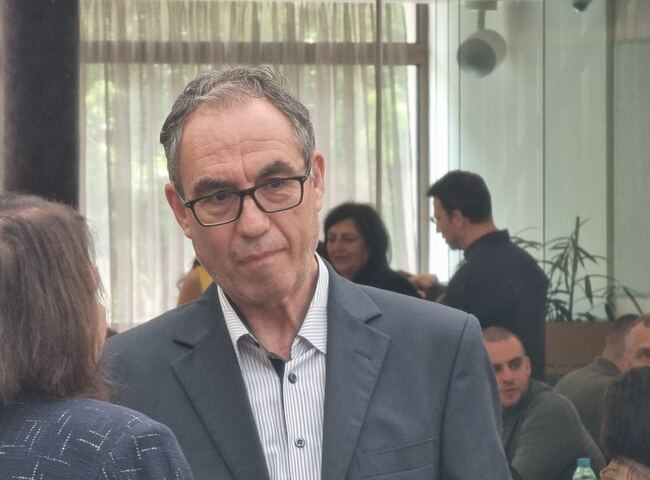 Натискът на родителите и административната тежест пречат на качеството на образованието, отчетоха от Синдиката на учителите в Бургас