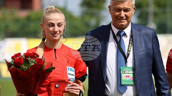 Християна Гутева и Радослав Гидженов заедно на мач от женската Шампионска лига