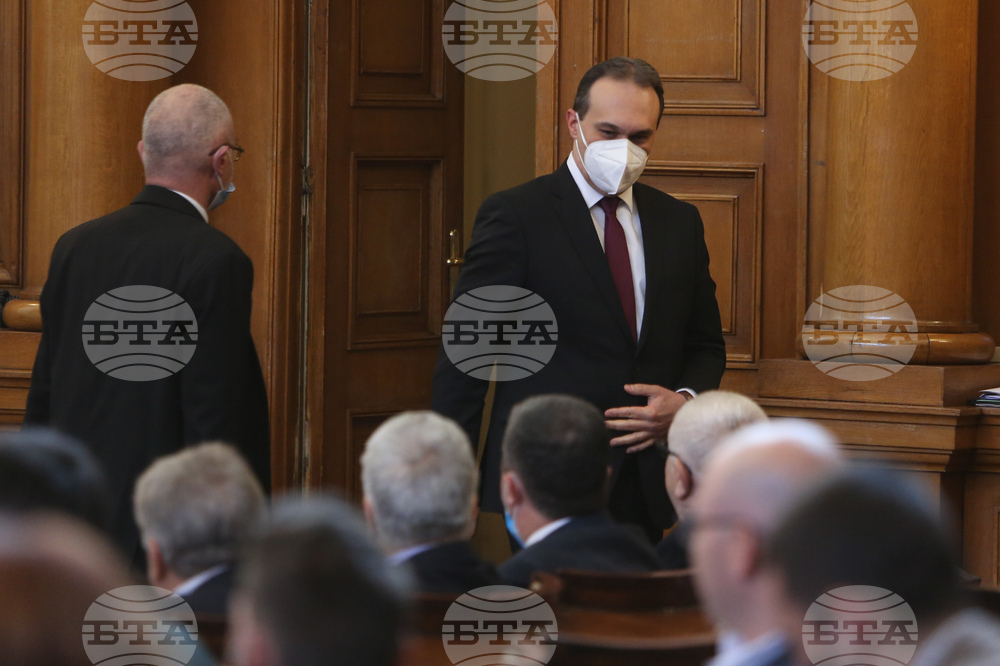 Парламентът освободи Стефан Янев като министър на отбраната, Драгомир Заков е новият военен министър