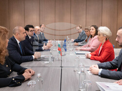 Снимка: Президентство - президентът Румен Радев на работна среща с председателя на Европейската комисия Урсула фон дер Лайен в София