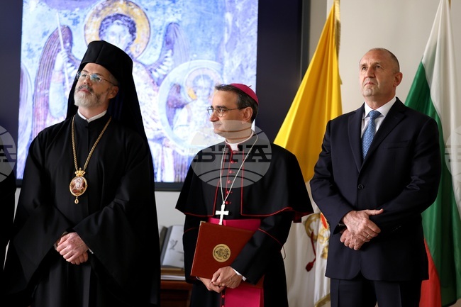 Италия - Румен Радев - откриване на изложба "Атон в рисунки и фотографии"