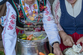 Габрово - Етнографски музей „Етър“ - правене на туршии - демонстрации