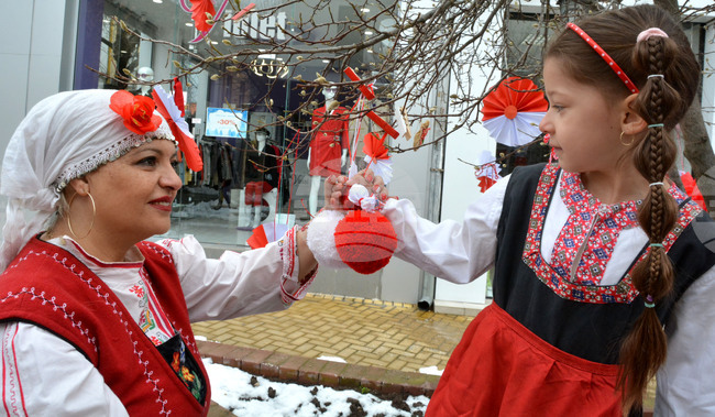 Общо 14 членове на Регионалната занаятчийска камара ще се включат в традиционния мартенски базар в Хасково 