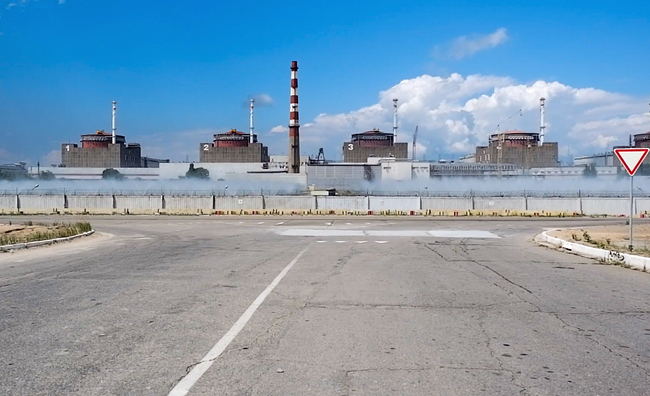 Запорожката АЕЦ е загубила връзката си с електрическата мрежа на Украйна след руски артилерийски обстрел, казва "Енергоатом"