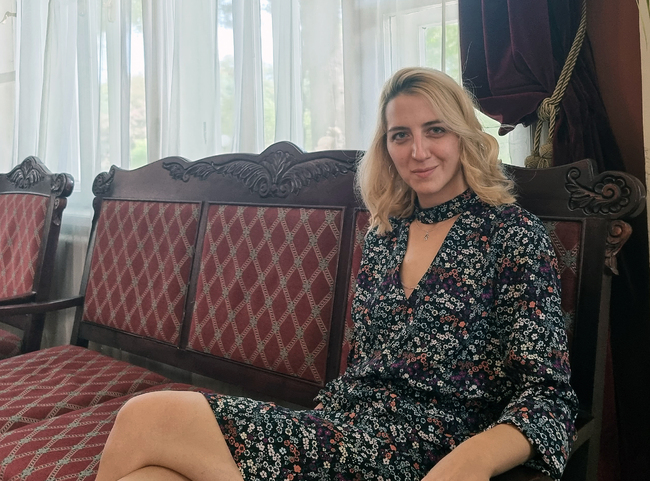 В „Иконите спят“ публиката ще види света, пречупен през погледа на Гео Милев, казва режисьорът Елица Йовчева
