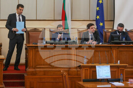 Парламент - Кирил Петков