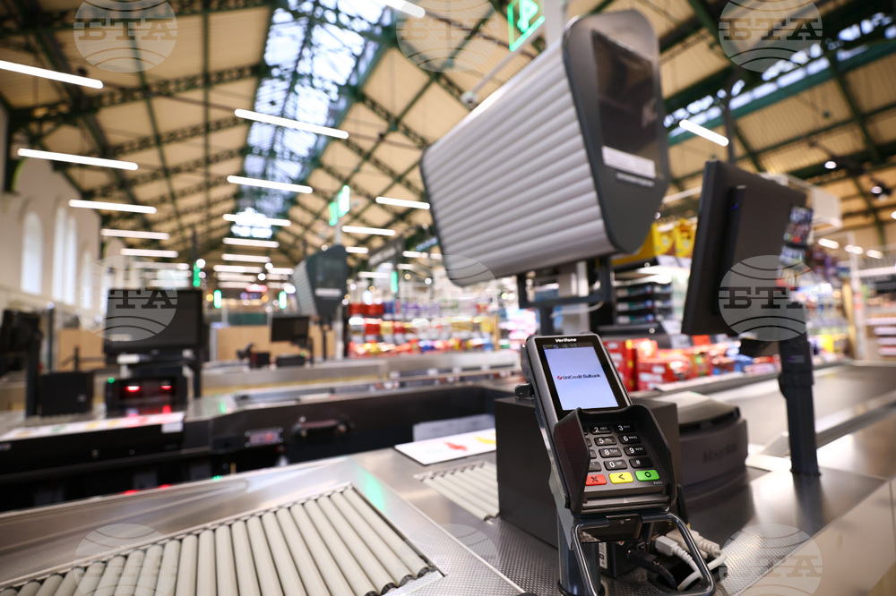 February Turnover in Retail Trade Up 2.4% Y/Y, Down 1.7% M/M