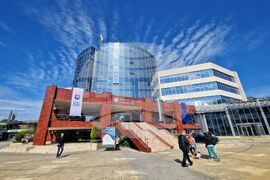 Бургас - Бургаски свободен университет - връчване на дипломи - церемония