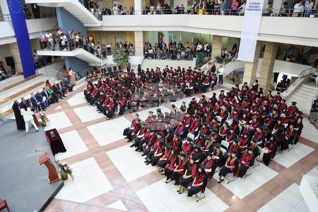 Бургас - Бургаски свободен университет - връчване на дипломи - церемония