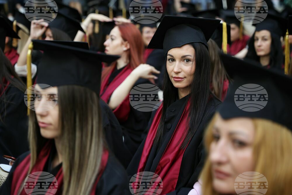 Бургас - Бургаски свободен университет - връчване на дипломи - церемония