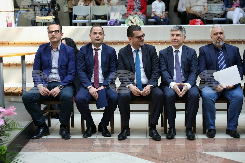 Бургас - Бургаски свободен университет - връчване на дипломи - церемония