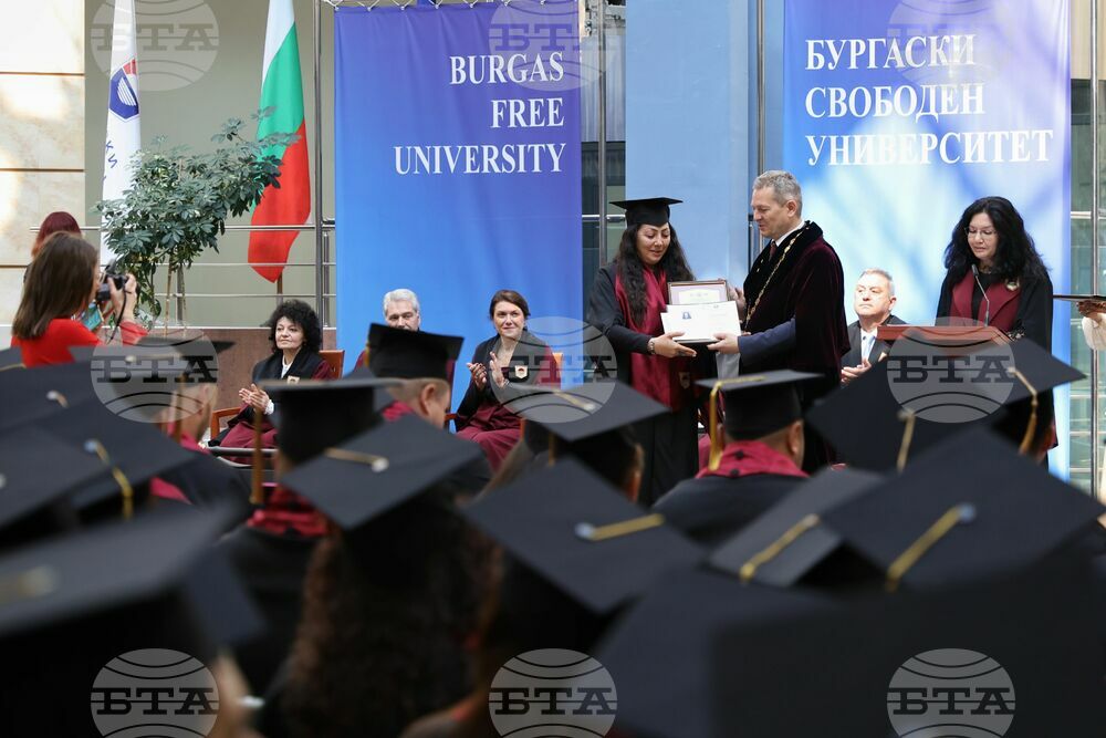 Бургас - Бургаски свободен университет - връчване на дипломи - церемония