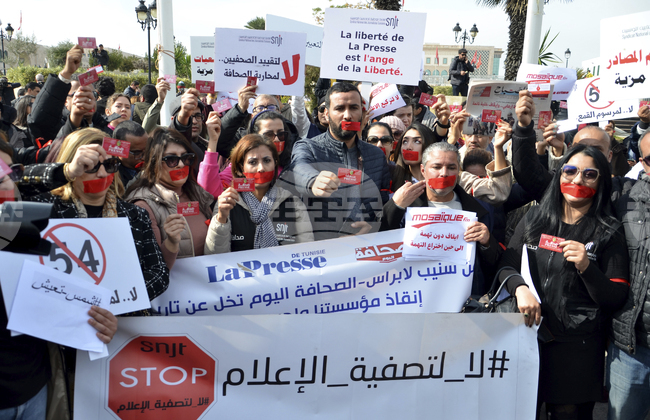 Тунис спря временно дейността на независима медийна група; адвокат бе осъден на пет години затвор