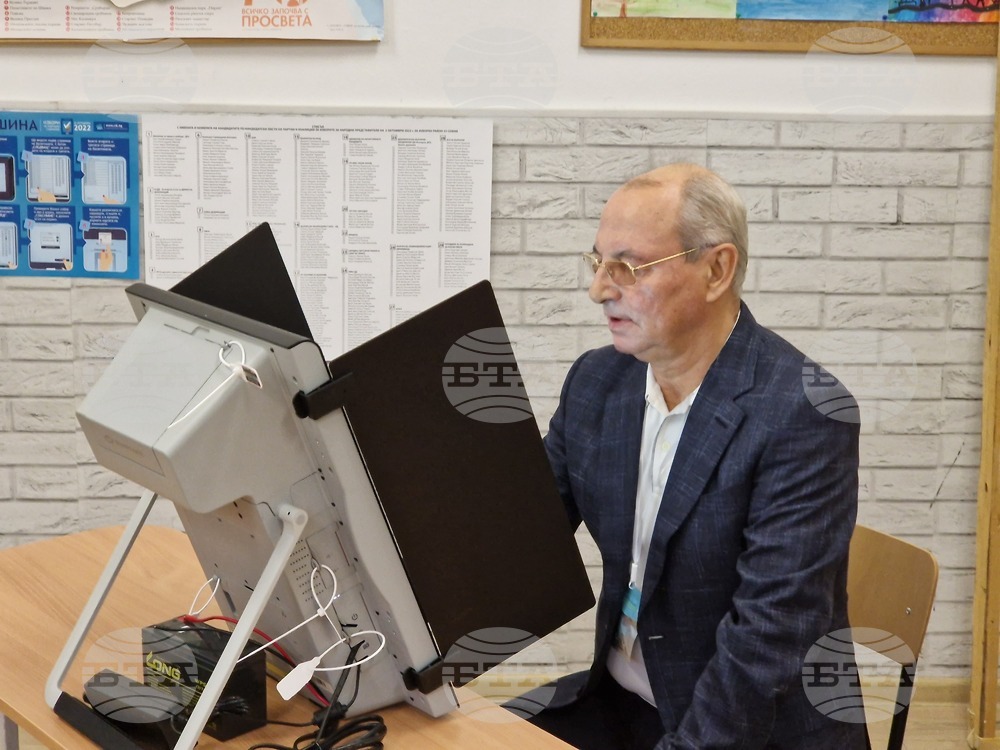 Д-р Ахмед Доган, 1 минута преди осем часа: Гласувах за бъдещето на България