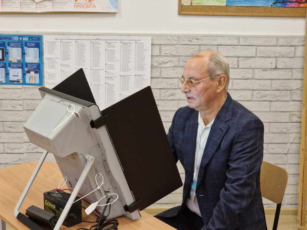 Д-р Ахмед Доган, 1 минута преди осем часа: Гласувах за бъдещето на България