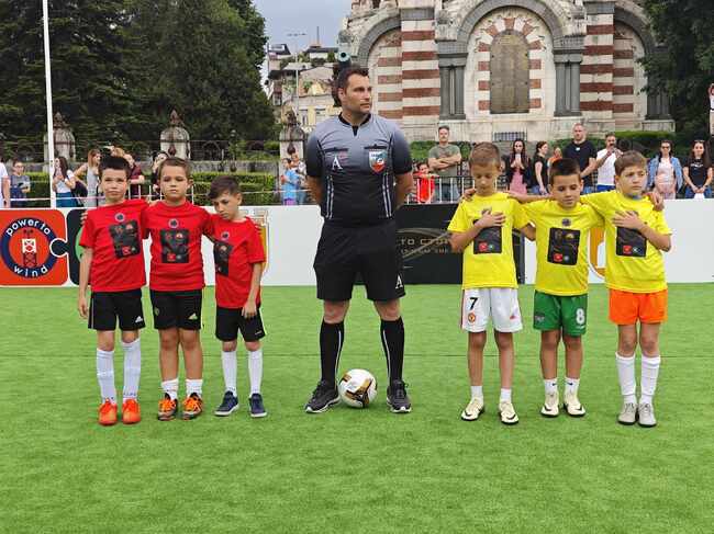 Млади футболни надежди от Плевен дадоха старт на инициативата „Христо Стоичков: Пътят към звездите“ 