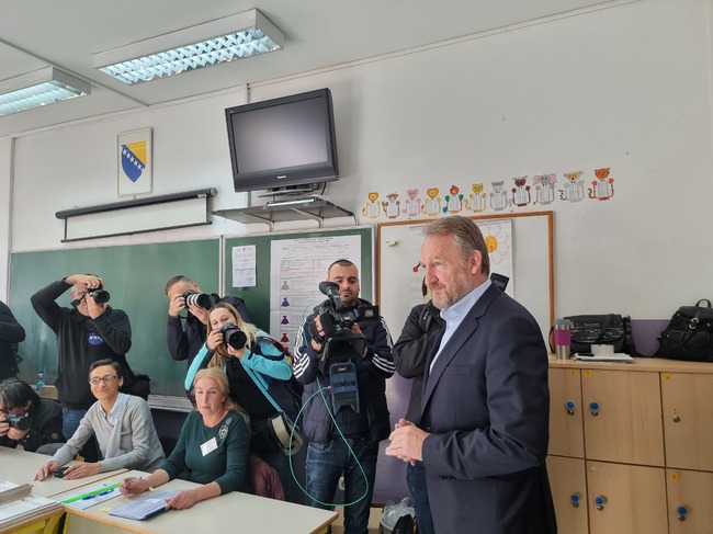 Денис Бечирович изпреварва значително Бакир Изетбегович в надпреварата за Председателството на Босна и Херцеговина