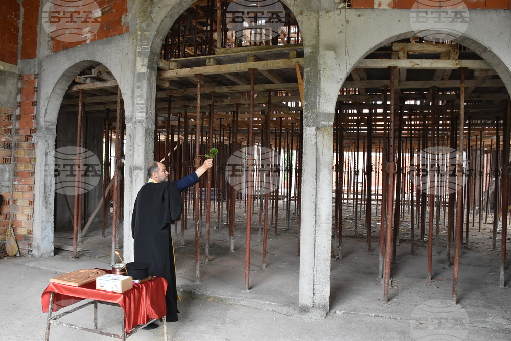 Хасково - храм - служба