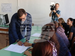 Снимка: Община Хасково - Кметът на община Хасково Станислав Дечев гласува