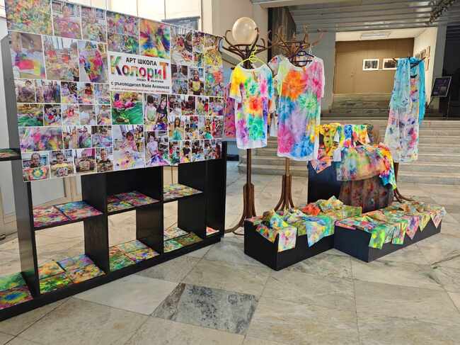 Община Плевен: Арт школа „Колорит“ с проект „Да направим света по-цветен и красив“ 