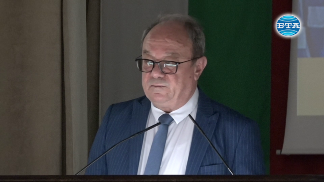 Две са датите, които Българската академия на науките чества с особена тържественост - 12 октомври и 24 май, каза акад. Юлиан Ревалски