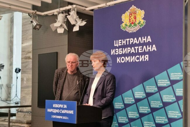 Отварят секциите в Северна Америка, няма проблем с протоколите от Нова Зеландия и Австралия, казаха от ЦИК