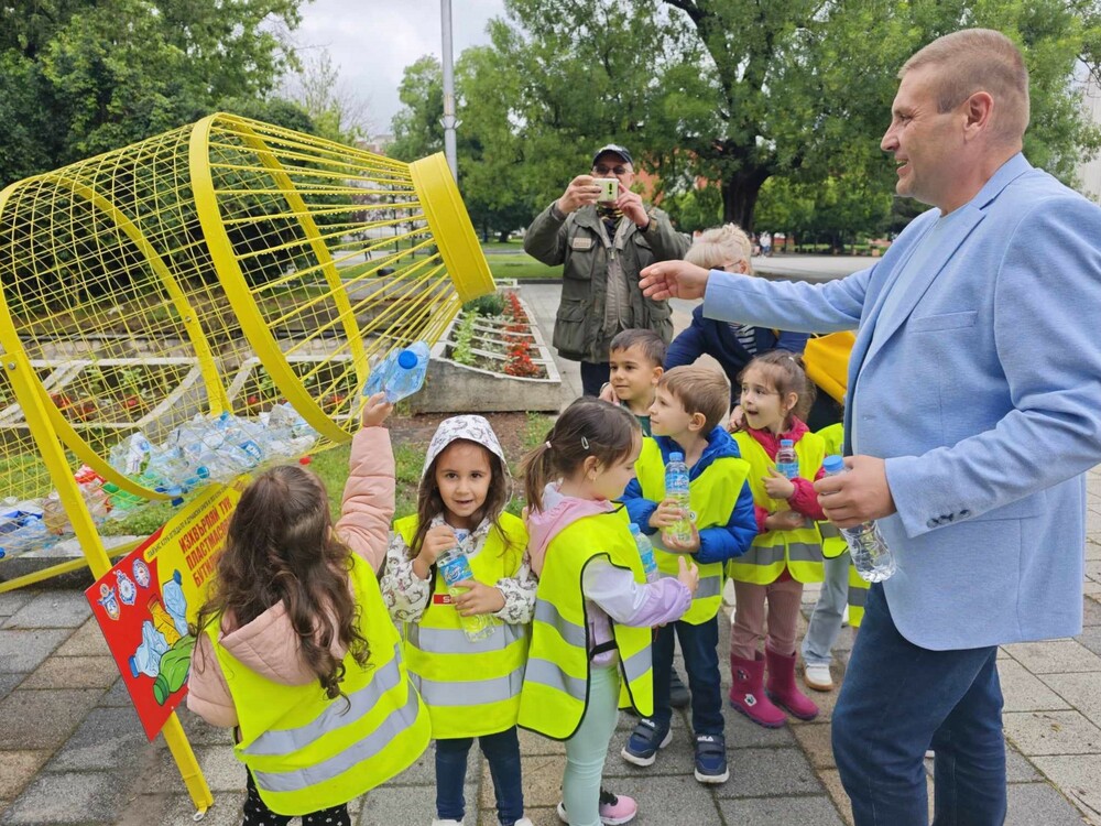 Община Плевен: Първи „Шишеяд“ постави началото на нова еко инициатива в Плевен