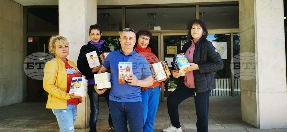 От ГЕРБ дариха книги на Регионалната библиотека в Смолян по повод 24 май