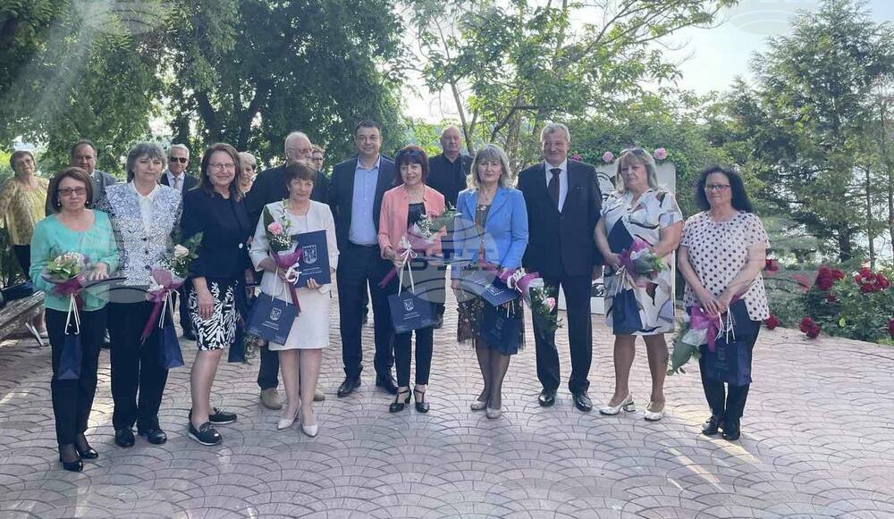 Община Силистра награди изявени педагогически специалисти и абитуриенти