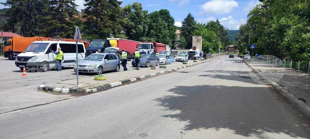 Двайсет и три нарушения са установени при проверени днес 65 водачи в с. Веселиново, Шуменско