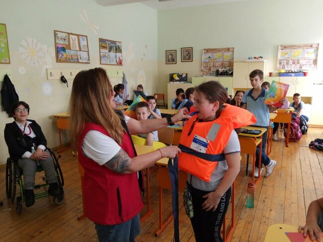 От БЧК в Русе учат децата на водна безопасност преди лятото